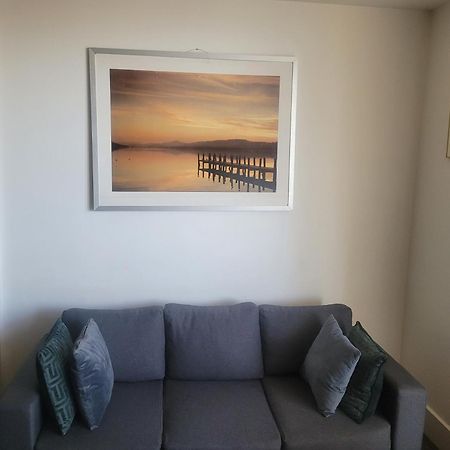 2 Bedroom 2 Bath 1 Ensuite In Roya Asenal Beautiful Views & Parking Londen Buitenkant foto