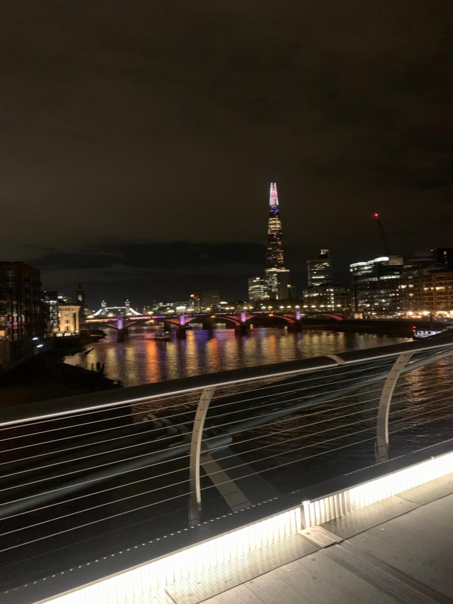 2 Bedroom 2 Bath 1 Ensuite In Roya Asenal Beautiful Views & Parking Londen Buitenkant foto